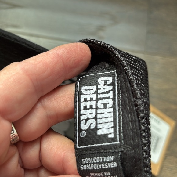 Catchin’ Deers Hunt Camp On black canvas/mesh panel, snapback, button top cap - Picture 8 of 9